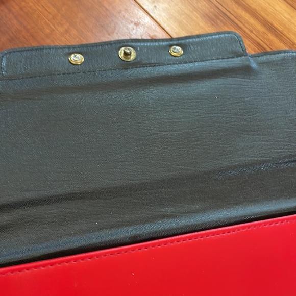 VINTAGE RED LEATHER HANDBAG - Picture 8 of 10